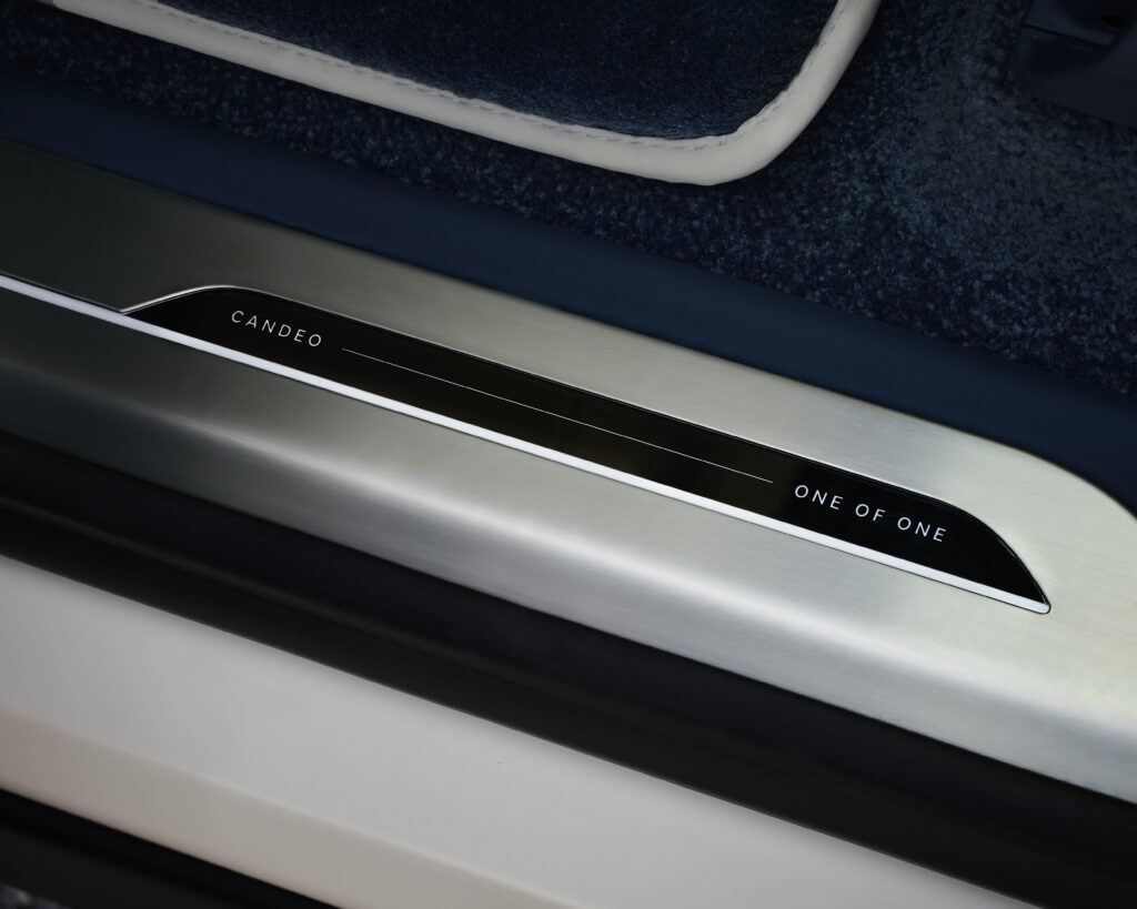 photo of a Range Rover Candeo SV door panel