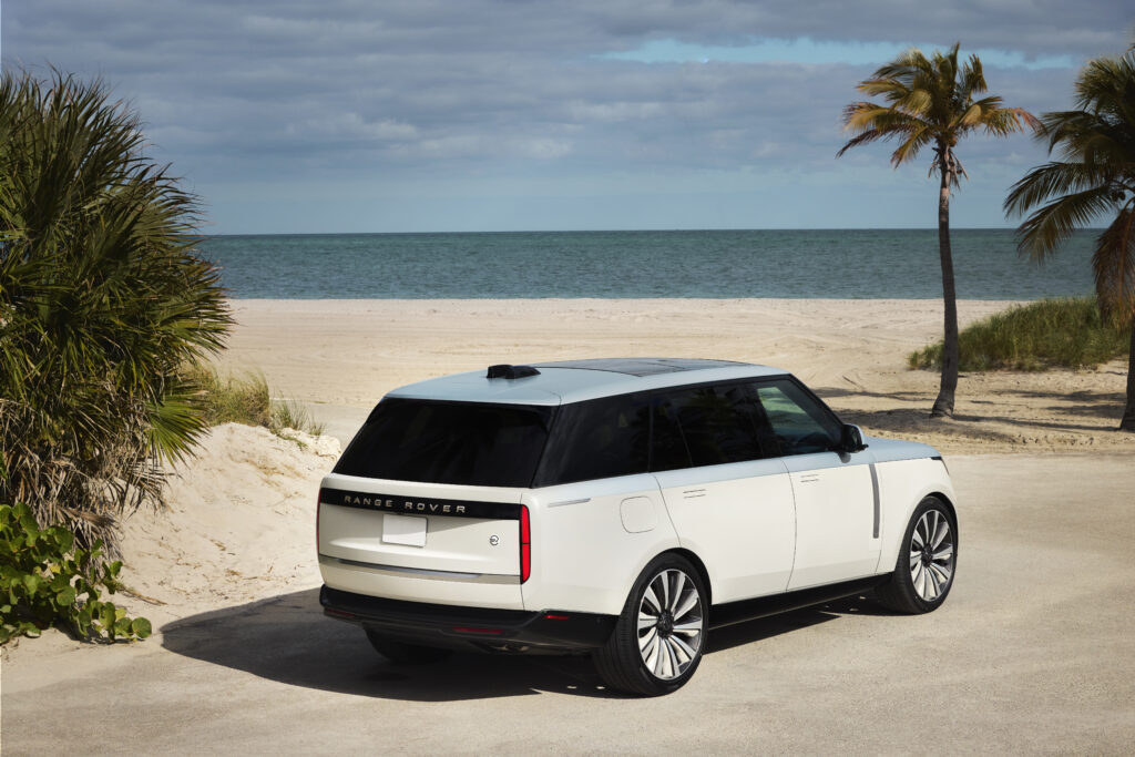 photo of a Range Rover Candeo SV on a beach